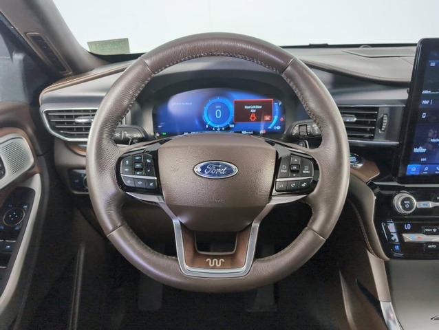 Photo of 2021 White Ford Explorer