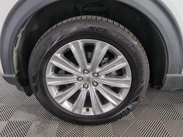 Photo of 2021 White Ford Explorer