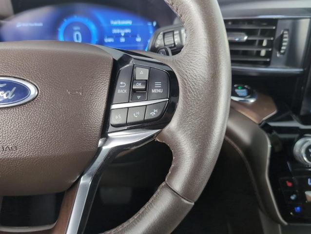 Photo of 2021 White Ford Explorer
