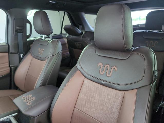Photo of 2021 White Ford Explorer