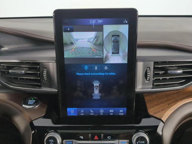 Photo of 2021 White Ford Explorer