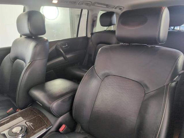 Photo of 2017 White INFINITI QX80