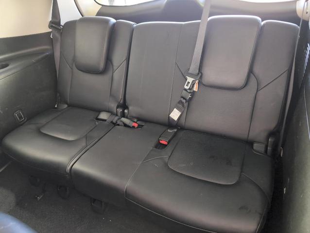Photo of 2017 White INFINITI QX80