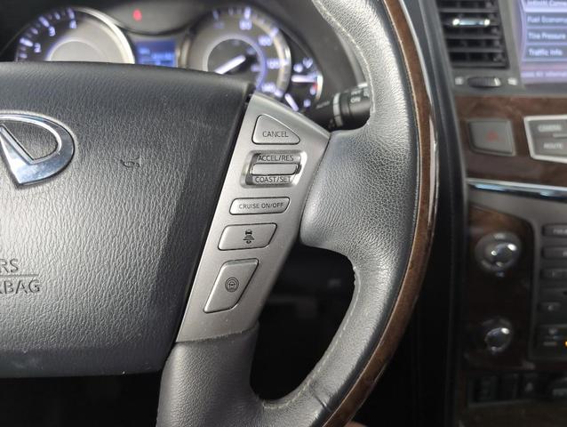 Photo of 2017 White INFINITI QX80