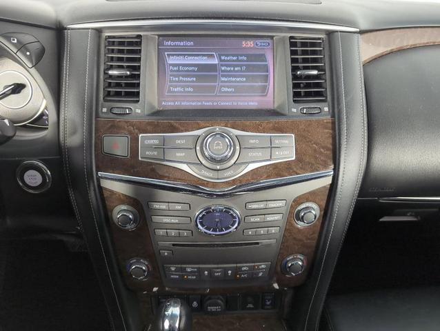 Photo of 2017 White INFINITI QX80