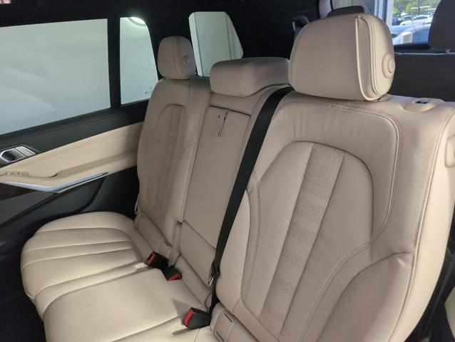Photo of 2021 Phytonic Blue Metallic BMW X7