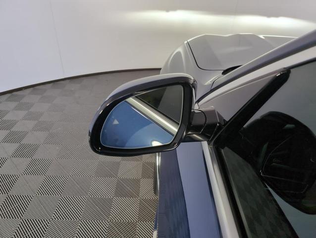 Photo of 2021 Phytonic Blue Metallic BMW X7