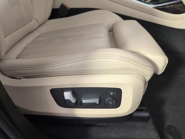 Photo of 2021 Phytonic Blue Metallic BMW X7