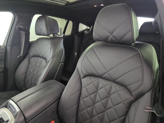 Photo of 2023 Phytonic Blue Metallic BMW X6