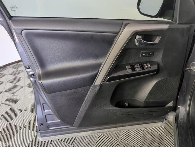 Photo of 2018 Gray Toyota RAV4