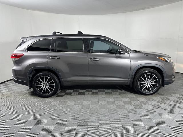 Photo of 2018 Gray Toyota Highlander