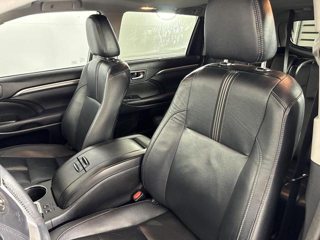 Photo of 2018 Gray Toyota Highlander