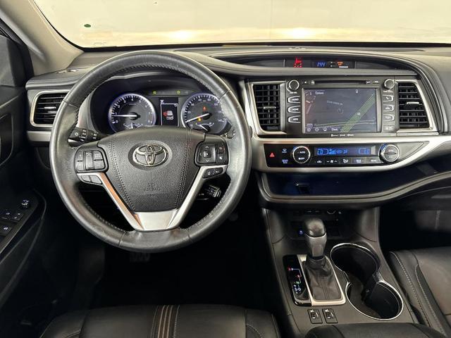 Photo of 2018 Gray Toyota Highlander