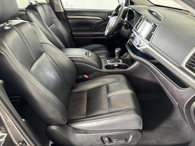 Photo of 2018 Gray Toyota Highlander
