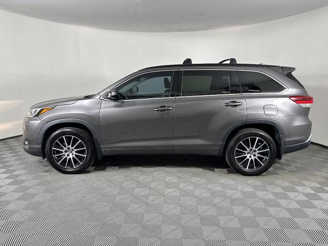 Photo of 2018 Gray Toyota Highlander