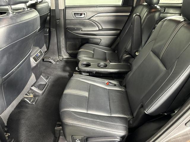 Photo of 2018 Gray Toyota Highlander