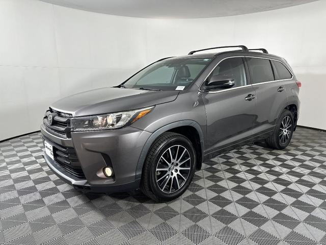 Photo of 2018 Gray Toyota Highlander