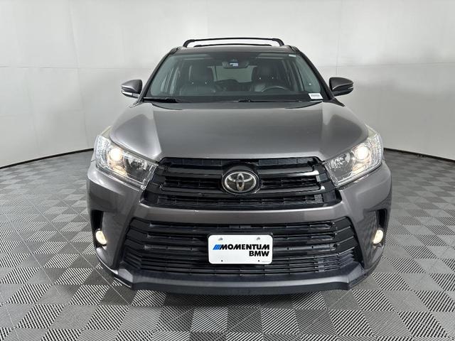 Photo of 2018 Gray Toyota Highlander