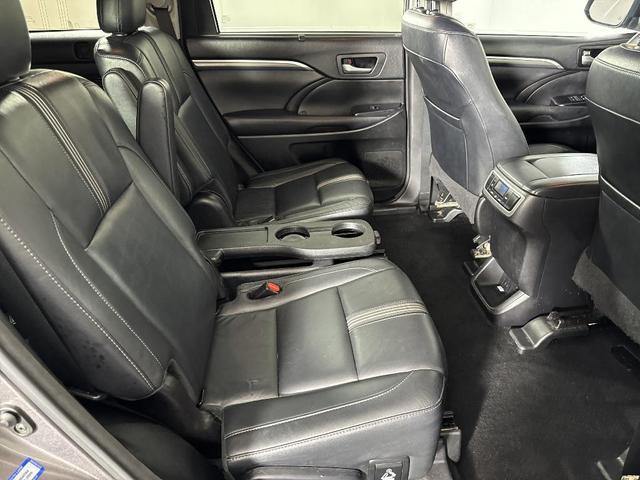 Photo of 2018 Gray Toyota Highlander