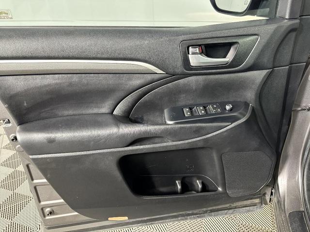 Photo of 2018 Gray Toyota Highlander
