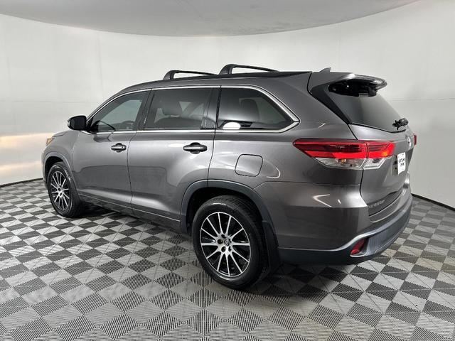 Photo of 2018 Gray Toyota Highlander