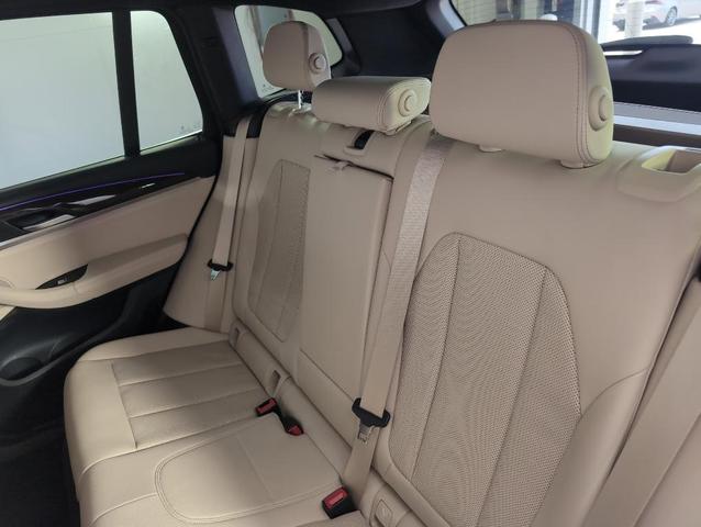 Photo of 2022 Mineral White Metallic BMW X3