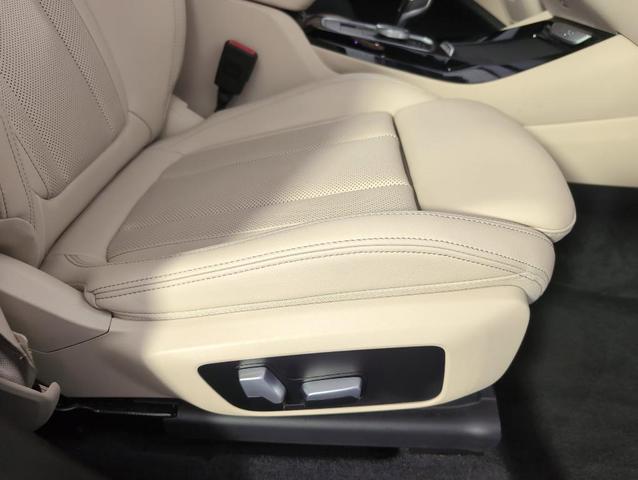 Photo of 2022 Mineral White Metallic BMW X3