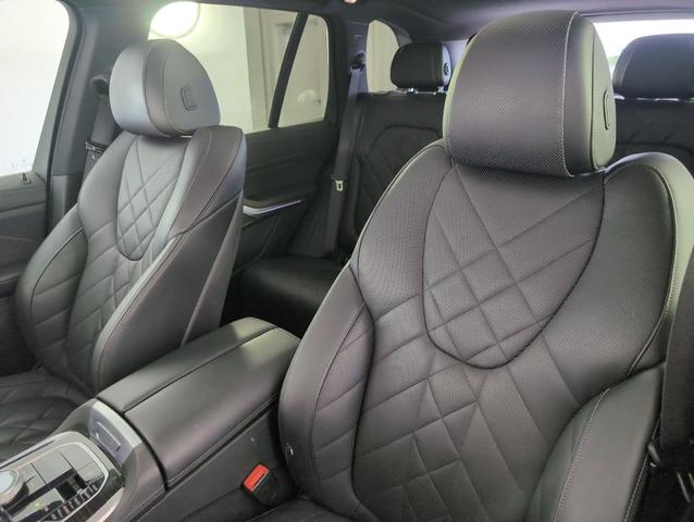 Photo of 2023 Carbon Black Metallic BMW X5