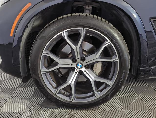 Photo of 2023 Carbon Black Metallic BMW X5
