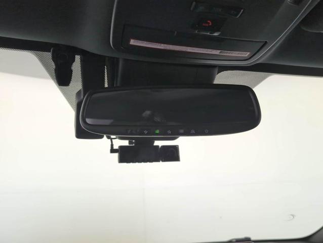 Photo of 2021 White Toyota Sienna
