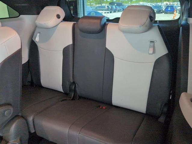Photo of 2021 White Toyota Sienna