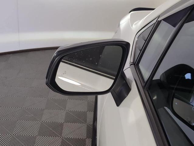 Photo of 2021 White Toyota Sienna