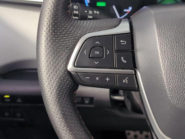 Photo of 2021 White Toyota Sienna