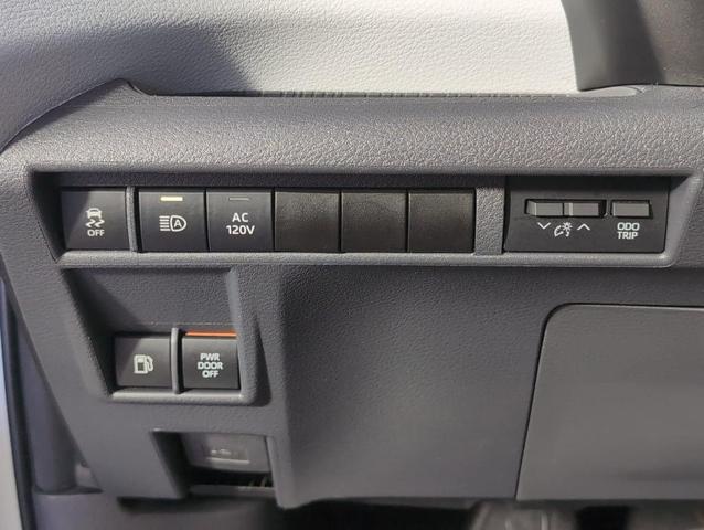 Photo of 2021 White Toyota Sienna