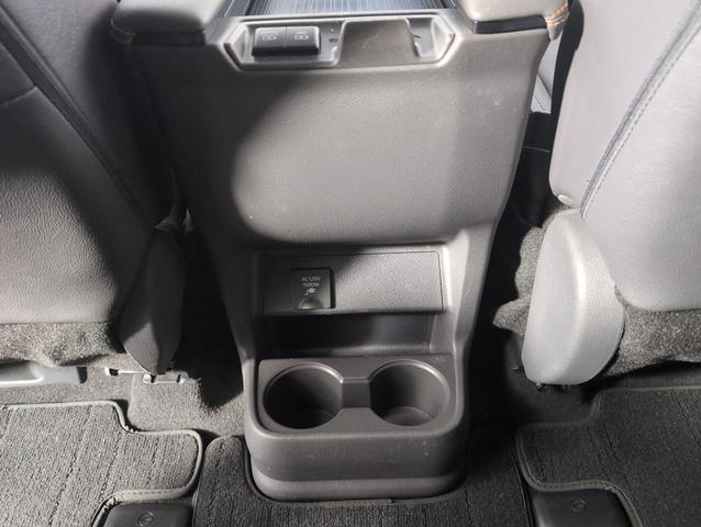 Photo of 2021 White Toyota Sienna