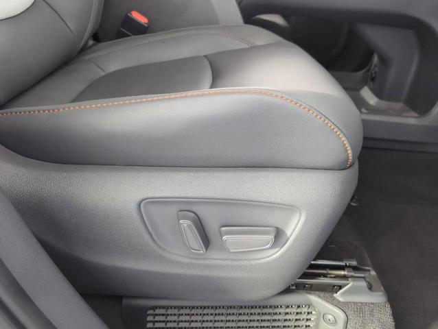 Photo of 2021 White Toyota Sienna