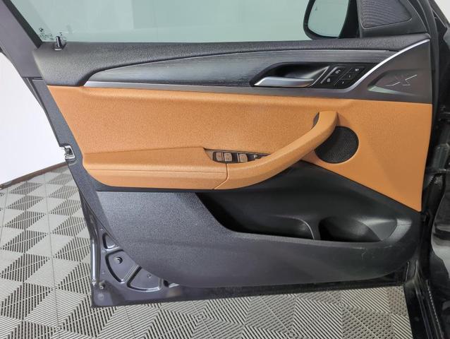 Photo of 2023 Black Sapphire Metallic BMW X4