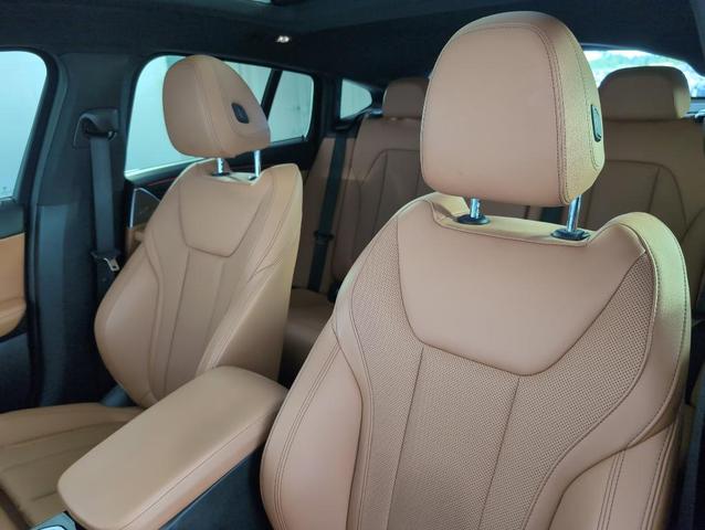 Photo of 2023 Black Sapphire Metallic BMW X4