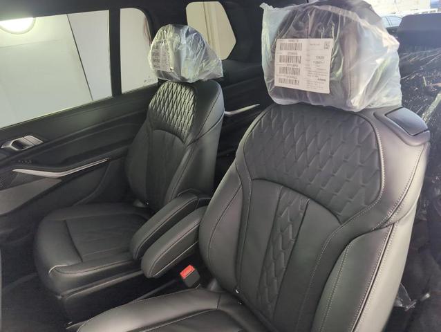 Photo of 2026 Black Sapphire Metallic BMW X7