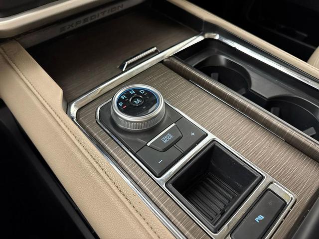 Photo of 2022 Black Ford Expedition Max