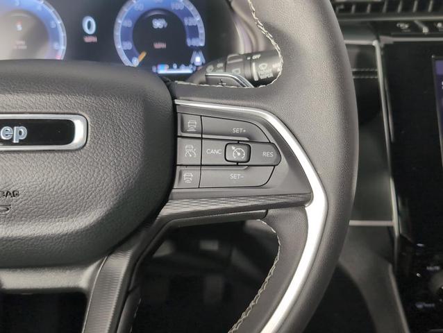 Photo of 2024 Metallic Jeep Grand Cherokee L
