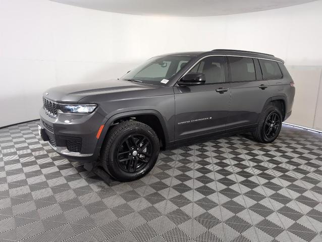 Photo of 2024 Metallic Jeep Grand Cherokee L