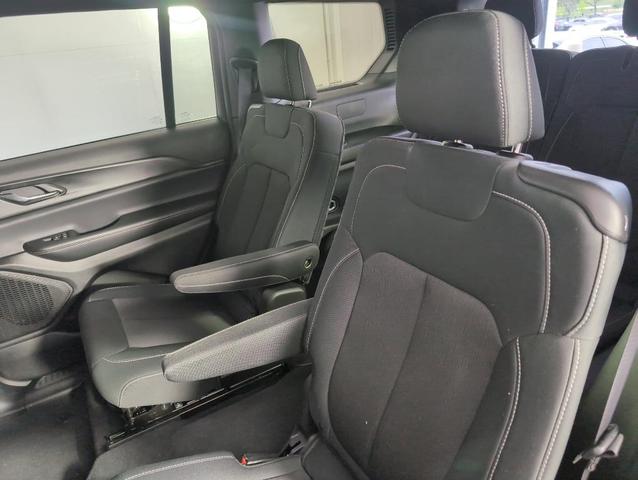 Photo of 2024 Metallic Jeep Grand Cherokee L