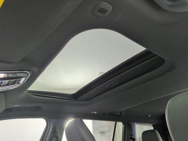 Photo of 2024 Metallic Jeep Grand Cherokee L