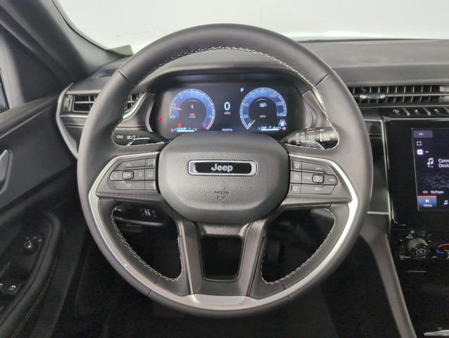 Photo of 2024 Metallic Jeep Grand Cherokee L