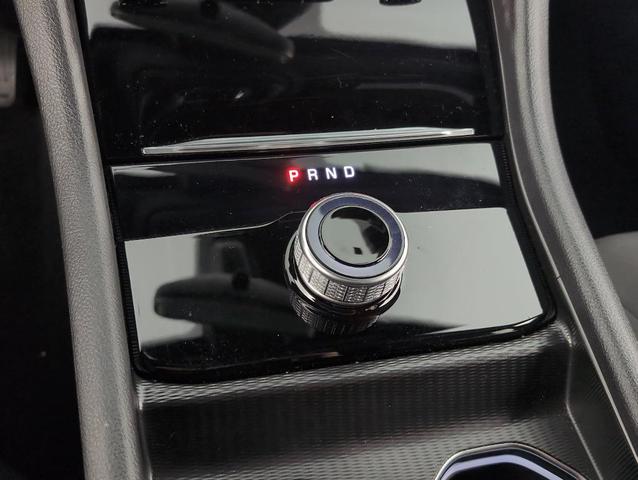 Photo of 2024 Metallic Jeep Grand Cherokee L