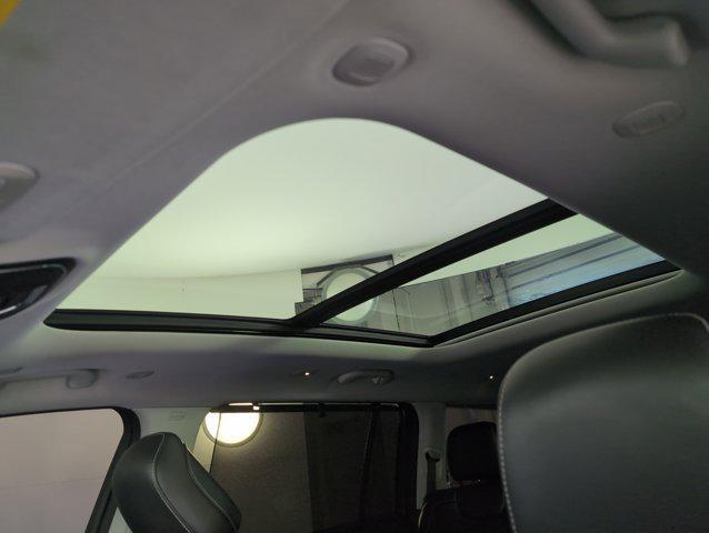 Photo of 2022 Metallic Jeep Grand Cherokee L