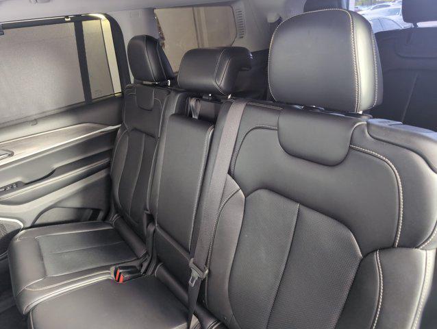 Photo of 2022 Metallic Jeep Grand Cherokee L