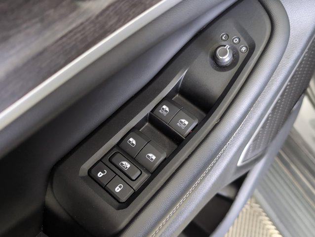 Photo of 2022 Metallic Jeep Grand Cherokee L