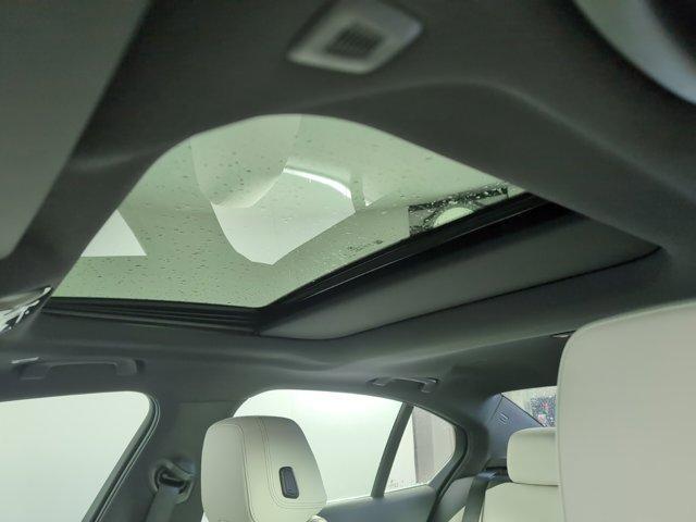 Photo of 2025 Phytonic Blue Metallic BMW 530